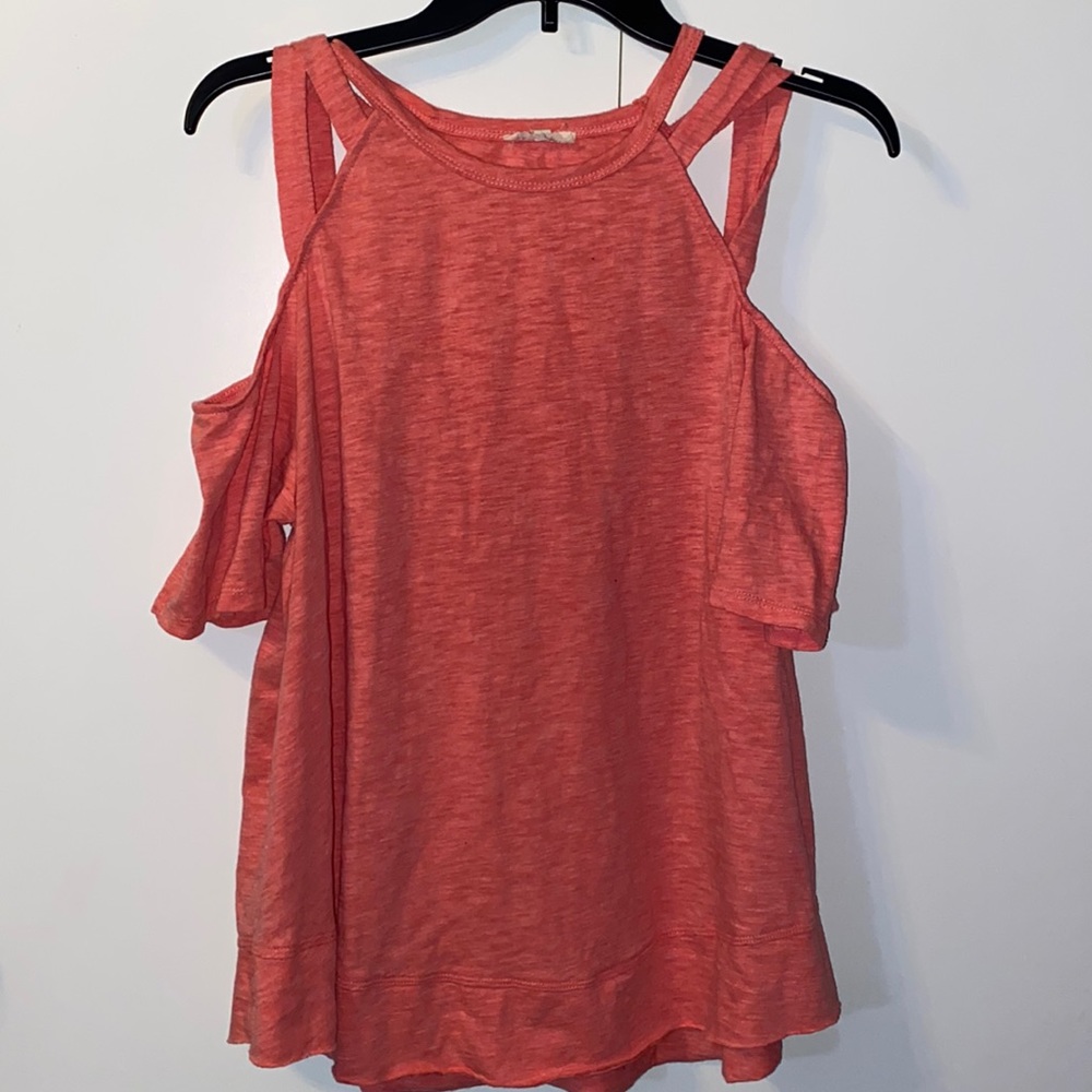 ✨ Strappy Cold Shoulder Top ✨